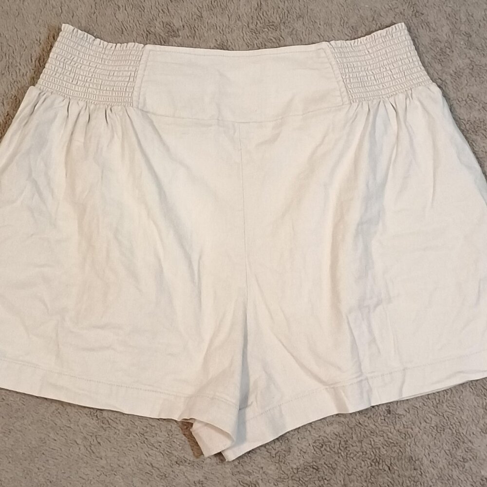 Coco & Jaimeson Shorts Women L Tan High Waisted Paperbag Smocked Tie Waist Summe - Picture 3 of 10